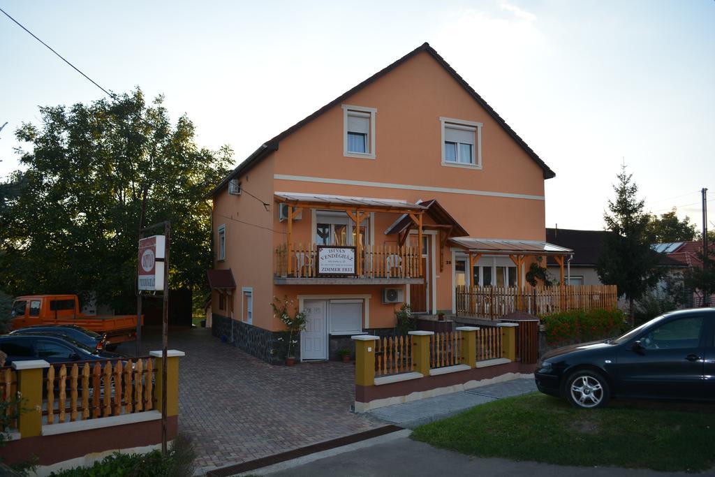 Istvan Vendeghaz Hotel Egerszalok Exterior photo