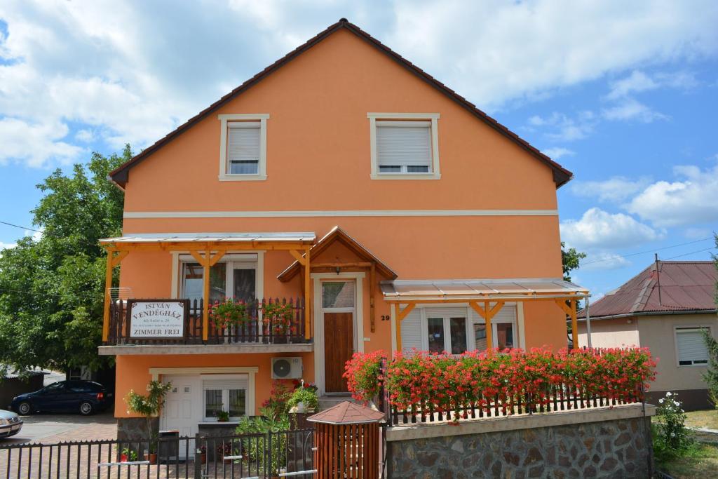 Istvan Vendeghaz Hotel Egerszalok Exterior photo